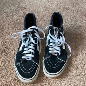 Black and white high top women’s van size 8